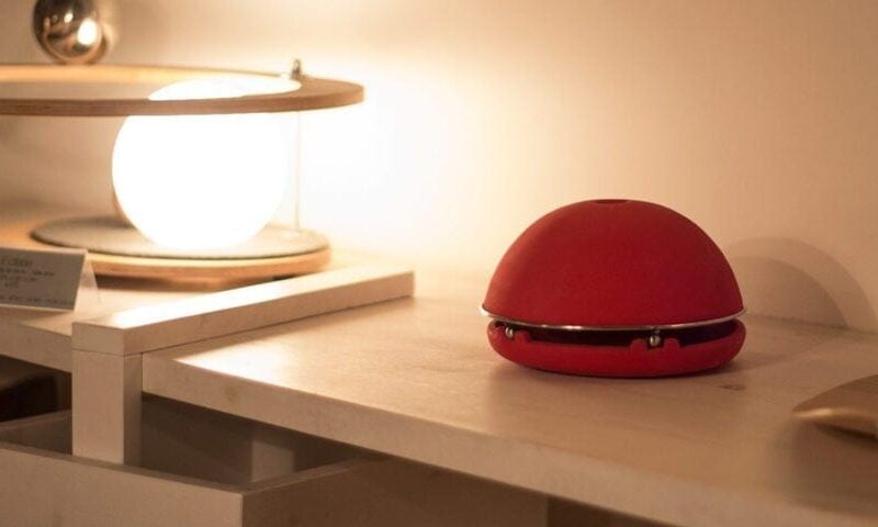 Egloo is an all in one house heater, essential oil diffuser, home humidifier and desk accessories. This italian terracotta is perfect as awesome gadgets and interior decoration.