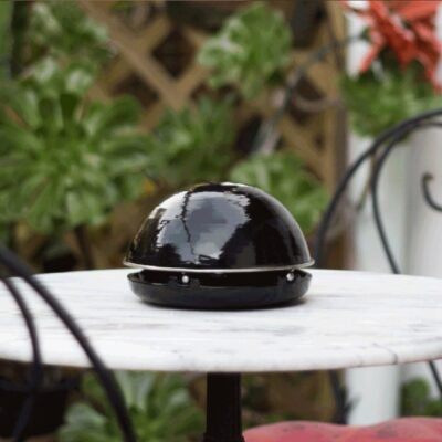 design da tavolo Egloo è un riscaldatore per la casa tutto in uno, diffusore di oli essenziali, umidificatore domestico e accessori da scrivania. Arreda la tua casa e arreda il tuo ufficio con questo gadget moderno prodotto con la migliore ceramica di Deruta